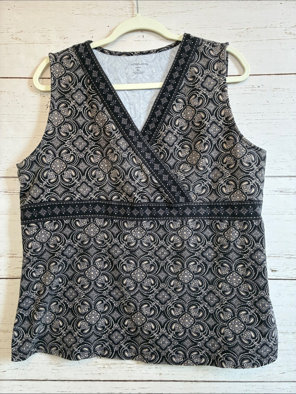 Croft & Barrow  Black and Light Tan Print V-Neck Faux Wrap Sleeveless Top, sz XL